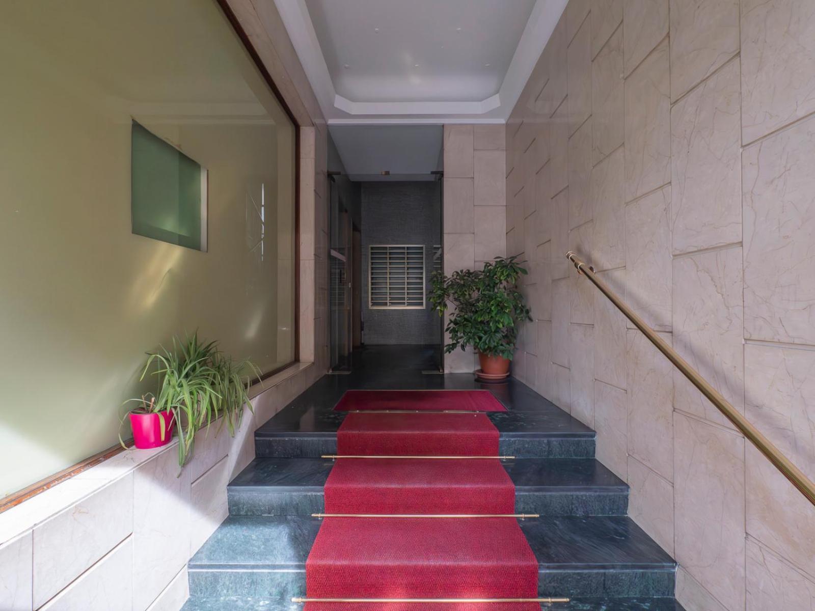 Xenia - Spacious Two-room In The Flower District Milan