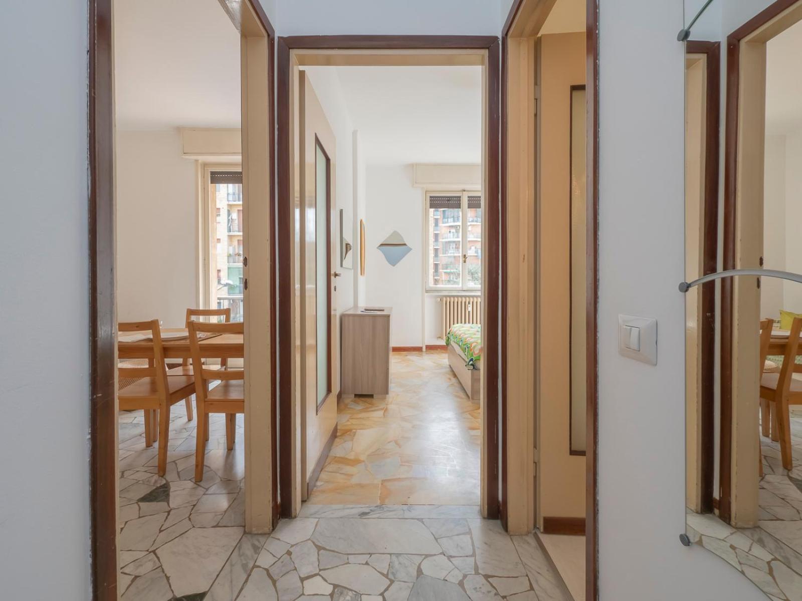 Xenia - Spacious Two-room In The Flower District *