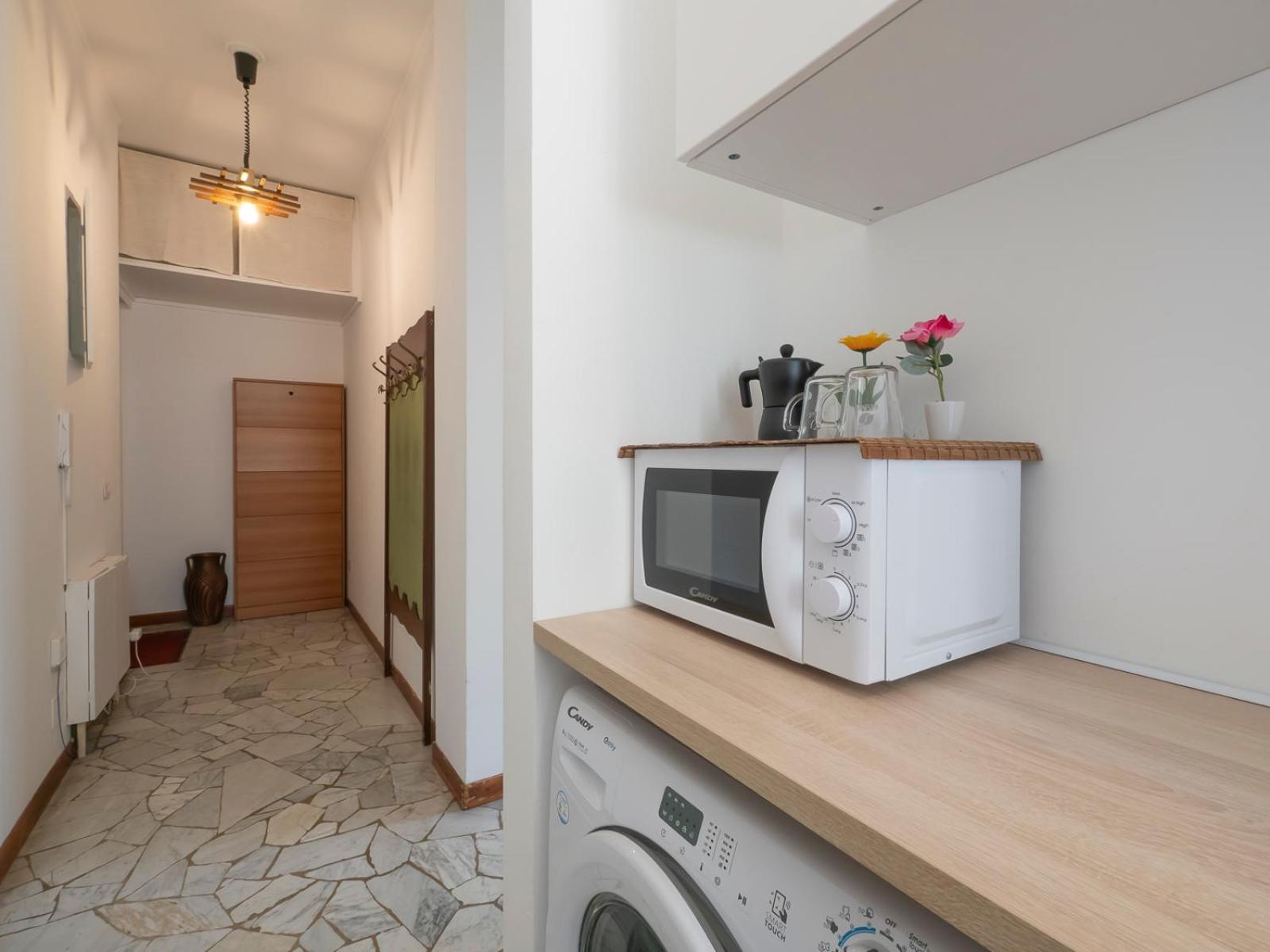 Xenia - Spacious Two-room In The Flower District Apartment Milan