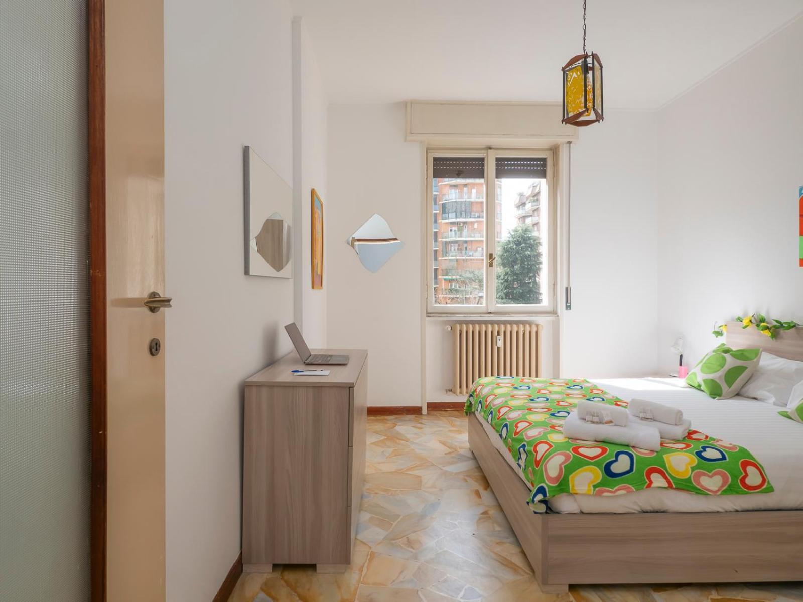 Xenia - Spacious Two-room In The Flower District * Milano