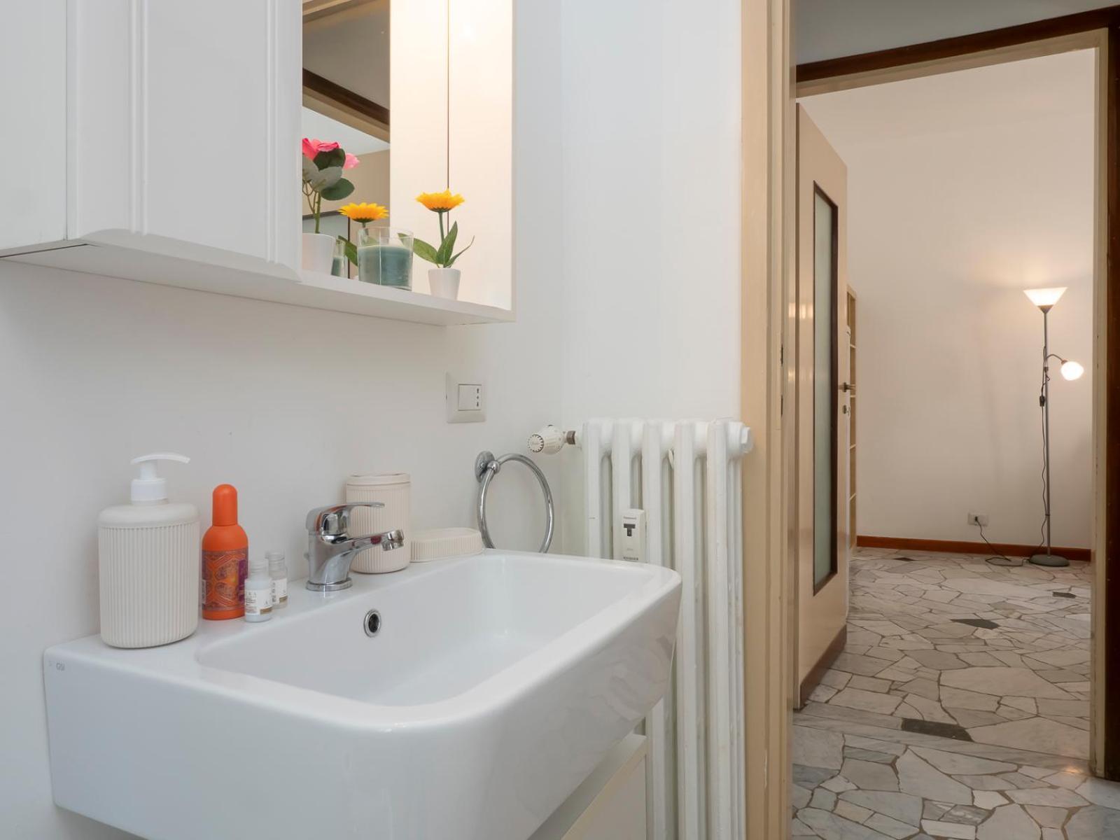 Xenia - Spacious Two-room In The Flower District * Milano